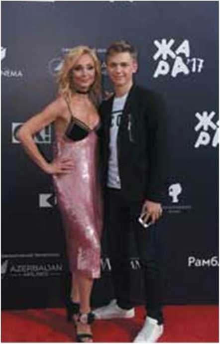 Иллюстрация к книге — Алла Пугачева. Жизнь и удивительные приключения великой певицы [i_059.jpg]