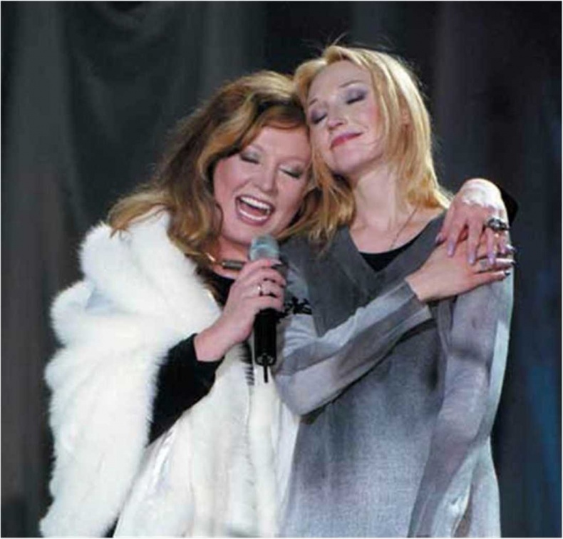 Иллюстрация к книге — Алла Пугачева. Жизнь и удивительные приключения великой певицы [i_061.jpg]