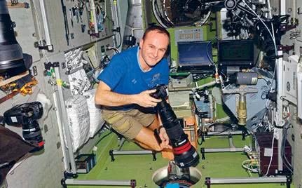 Иллюстрация к книге — Можно ли забить гвоздь в космосе и другие вопросы о космонавтике  [i_004.jpg]