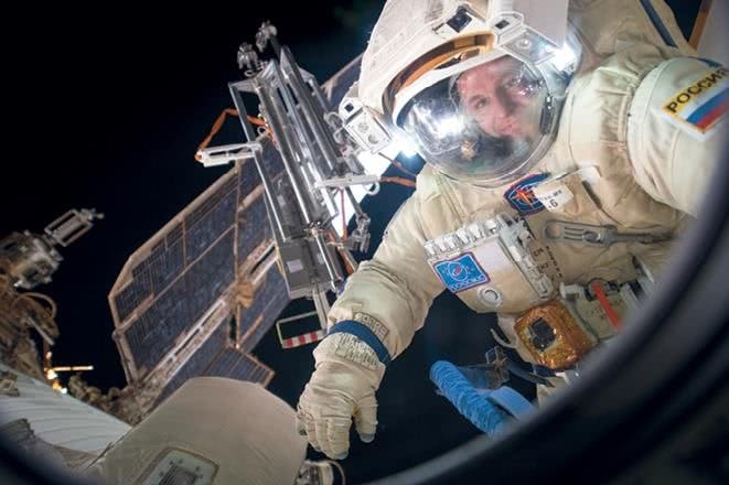 Иллюстрация к книге — Можно ли забить гвоздь в космосе и другие вопросы о космонавтике  [i_007.jpg]