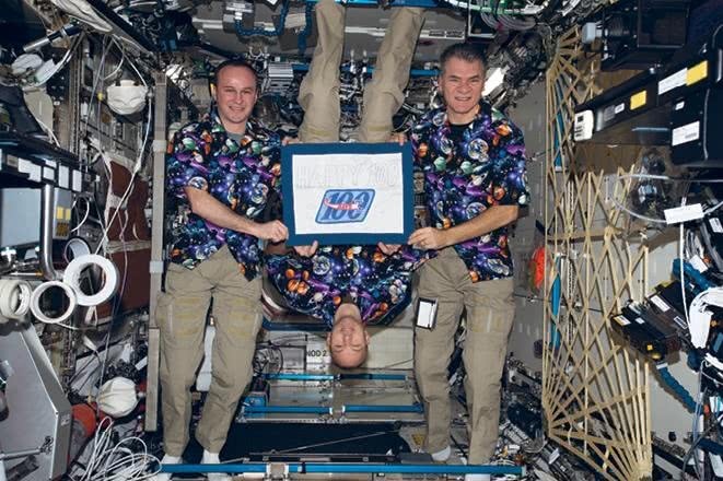 Иллюстрация к книге — Можно ли забить гвоздь в космосе и другие вопросы о космонавтике  [i_047.jpg]