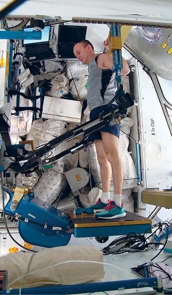 Иллюстрация к книге — Можно ли забить гвоздь в космосе и другие вопросы о космонавтике  [i_053.jpg]