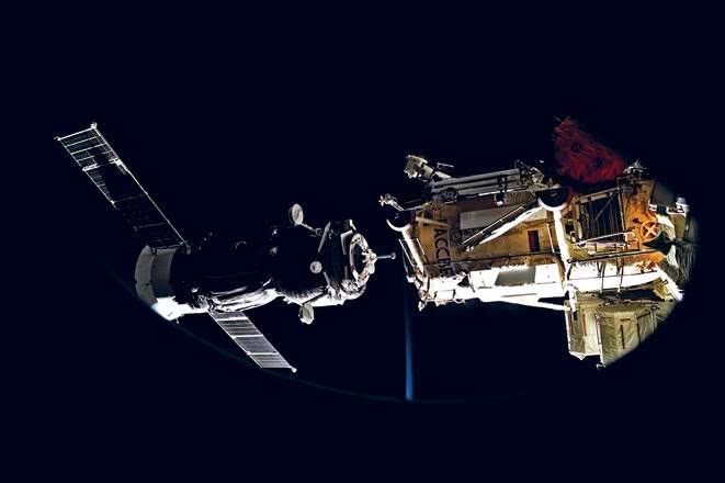 Иллюстрация к книге — Можно ли забить гвоздь в космосе и другие вопросы о космонавтике  [i_074.jpg]