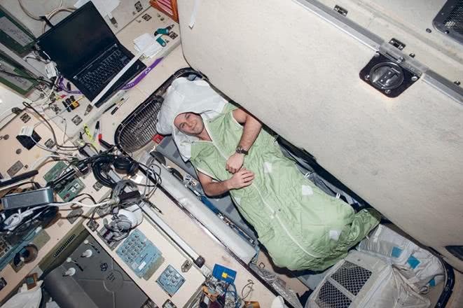 Иллюстрация к книге — Можно ли забить гвоздь в космосе и другие вопросы о космонавтике  [i_091.jpg]