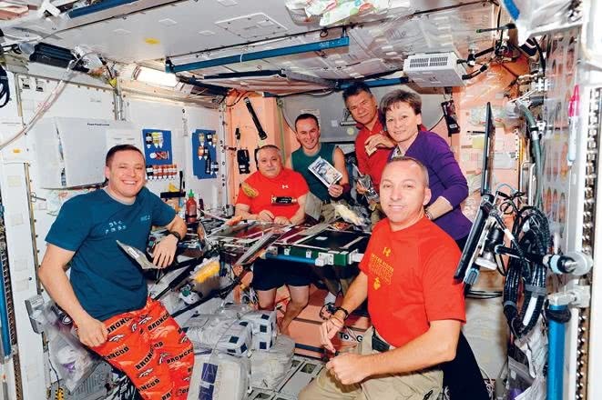 Иллюстрация к книге — Можно ли забить гвоздь в космосе и другие вопросы о космонавтике  [i_092.jpg]