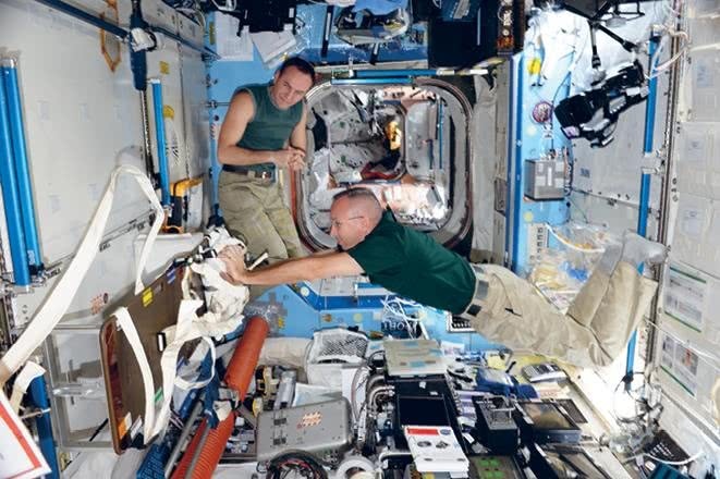 Иллюстрация к книге — Можно ли забить гвоздь в космосе и другие вопросы о космонавтике  [i_097.jpg]