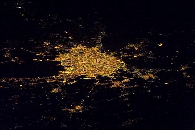 Иллюстрация к книге — Можно ли забить гвоздь в космосе и другие вопросы о космонавтике  [i_127.jpg]