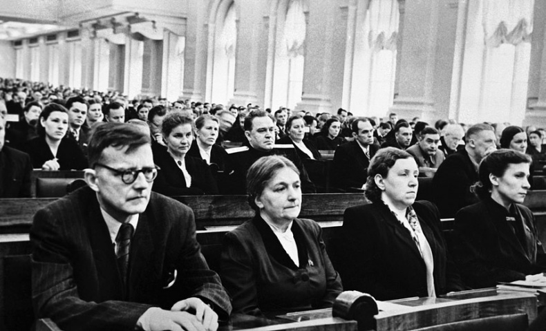 Иллюстрация к книге — Шостакович. Жизнь. Творчество. Время [i_086.jpg]