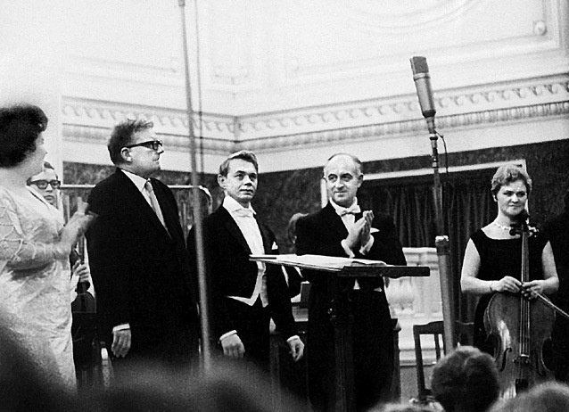 Иллюстрация к книге — Шостакович. Жизнь. Творчество. Время [i_114.jpg]