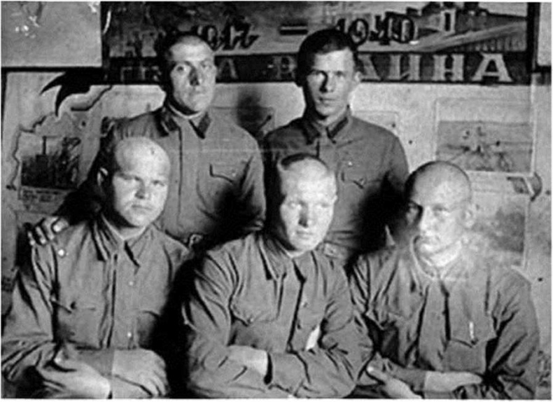 Иллюстрация к книге — Самоходчики  [i_008.jpg]