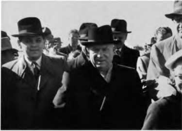 Иллюстрация к книге — Борис Щербина [i_020.jpg]