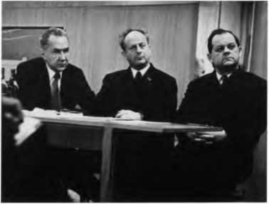 Иллюстрация к книге — Борис Щербина [i_025.jpg]