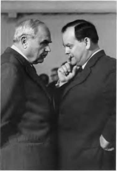 Иллюстрация к книге — Борис Щербина [i_028.jpg]