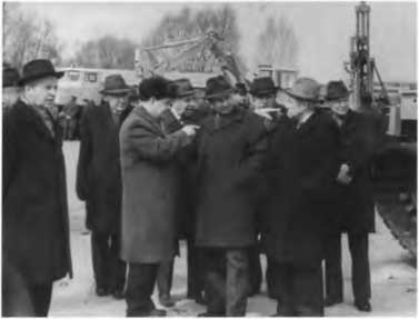 Иллюстрация к книге — Борис Щербина [i_049.jpg]