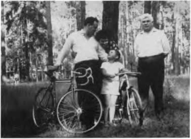 Иллюстрация к книге — Борис Щербина [i_052.jpg]