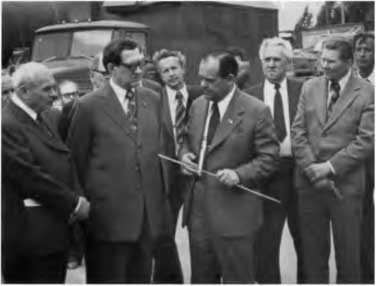 Иллюстрация к книге — Борис Щербина [i_054.jpg]