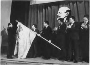 Иллюстрация к книге — Борис Щербина [i_055.jpg]