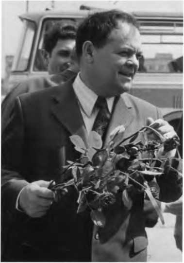 Иллюстрация к книге — Борис Щербина [i_057.jpg]