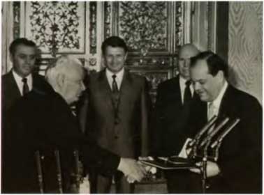 Иллюстрация к книге — Борис Щербина [i_063.jpg]