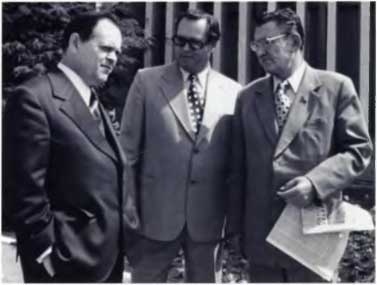 Иллюстрация к книге — Борис Щербина [i_066.jpg]