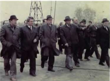 Иллюстрация к книге — Борис Щербина [i_076.jpg]