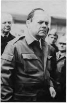 Иллюстрация к книге — Борис Щербина [i_078.jpg]