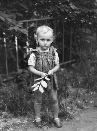 Иллюстрация к книге — Режиссер сказал: одевайся теплее, тут холодно [i_020.jpg]