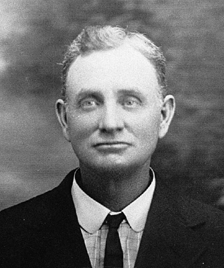 Иллюстрация к книге — Первый человек. Жизнь Нила Армстронга  [i_001.jpg]