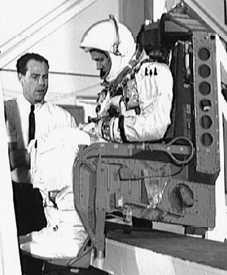 Иллюстрация к книге — Первый человек. Жизнь Нила Армстронга  [i_027.jpg]