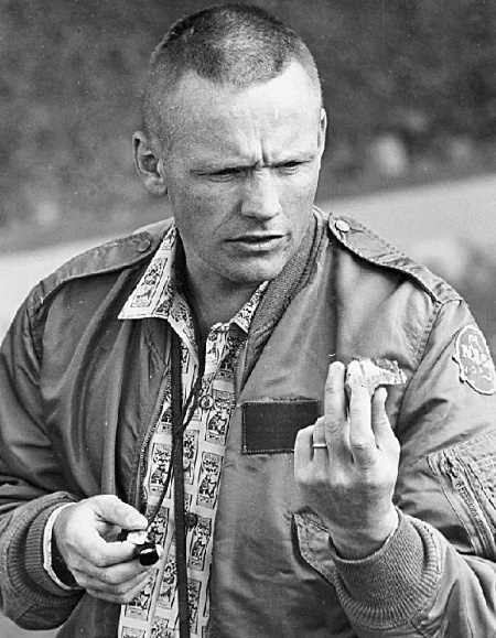 Иллюстрация к книге — Первый человек. Жизнь Нила Армстронга  [i_039.jpg]