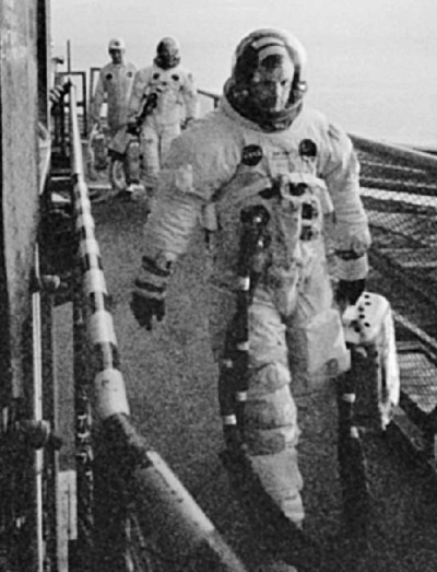 Иллюстрация к книге — Первый человек. Жизнь Нила Армстронга  [i_044.jpg]