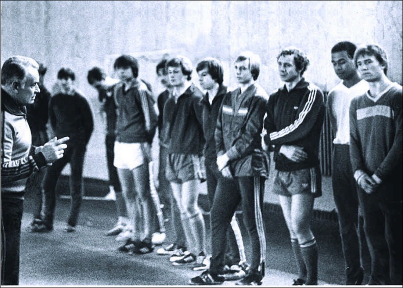 Иллюстрация к книге — Романцев. Правда обо мне и "Спартаке" [i_018.jpg]