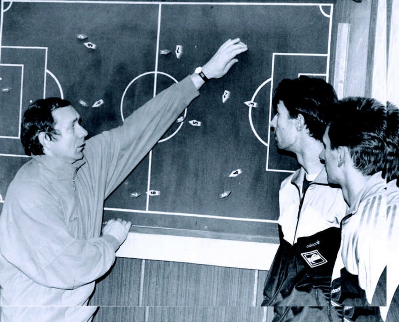 Иллюстрация к книге — Романцев. Правда обо мне и "Спартаке" [i_056.jpg]