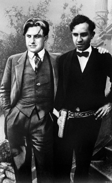 Иллюстрация к книге — Владимир Маяковский. Роковой выстрел. Документы, свидетельства, исследования [i_016.jpg]