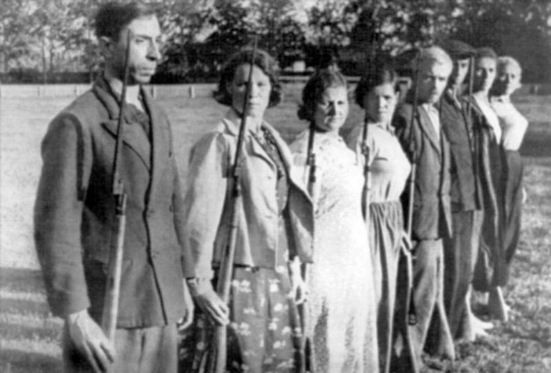 Иллюстрация к книге — Сражение за Калинин. Хроника нетипичной обороны  [i_019.jpg]