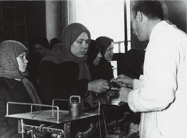 Иллюстрация к книге — Алхимия советской индустриализации. Время Торгсина [b00000880.jpg]