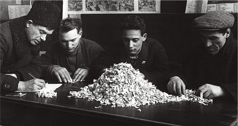 Иллюстрация к книге — Алхимия советской индустриализации. Время Торгсина [b00000900.jpg]