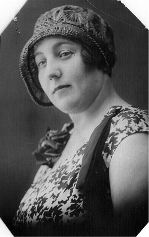 Иллюстрация к книге — Пассажиры колбасного поезда. Этюды к картине быта российского города. 1917-1991 [i_019.jpg]