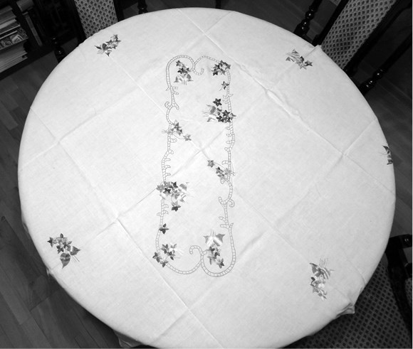 Иллюстрация к книге — Пассажиры колбасного поезда. Этюды к картине быта российского города. 1917-1991 [i_029.jpg]