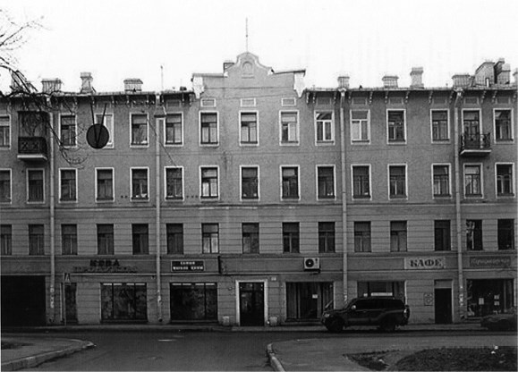 Иллюстрация к книге — Пассажиры колбасного поезда. Этюды к картине быта российского города. 1917-1991 [i_034.jpg]