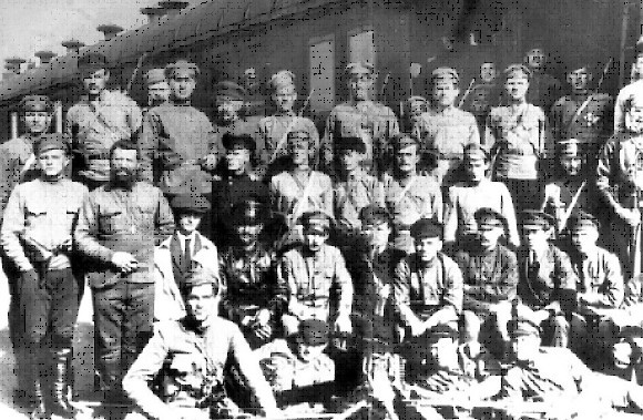 Иллюстрация к книге — Первый бронепоезд. От двинска до Кушки [c1_image017_resz.jpg]