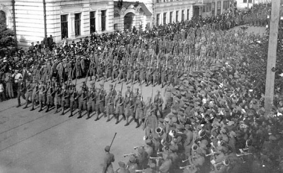 Иллюстрация к книге — Первый бронепоезд. От двинска до Кушки [c1_image020_resz.jpg]