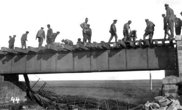 Иллюстрация к книге — Первый бронепоезд. От двинска до Кушки [c1_image022_resz.jpg]