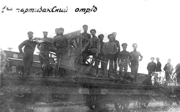 Иллюстрация к книге — Первый бронепоезд. От двинска до Кушки [c1_image028_resz.jpg]