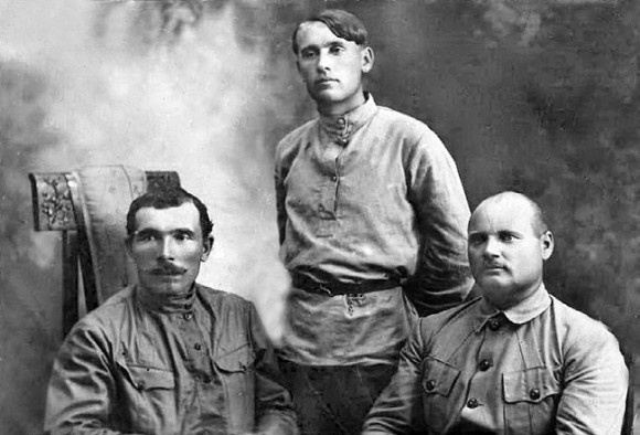 Иллюстрация к книге — Первый бронепоезд. От двинска до Кушки [c1_image051_resz.jpg]