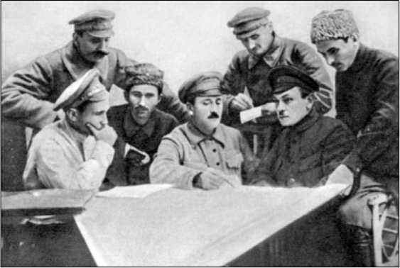 Иллюстрация к книге — Первый бронепоезд. От двинска до Кушки [c1_image077.jpg]