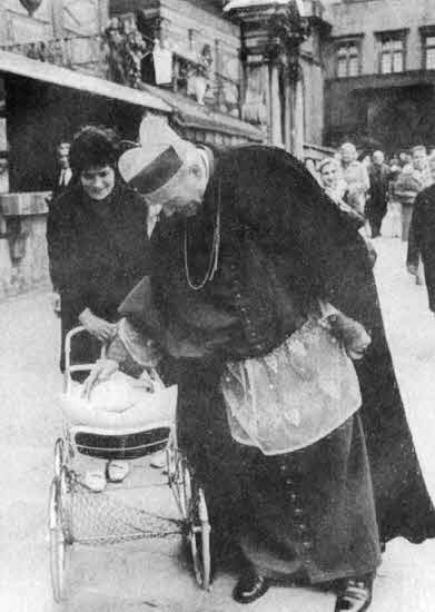 Иллюстрация к книге — Свидетель надежды. Иоанн Павел II. Книга 1 [i_017.jpg]