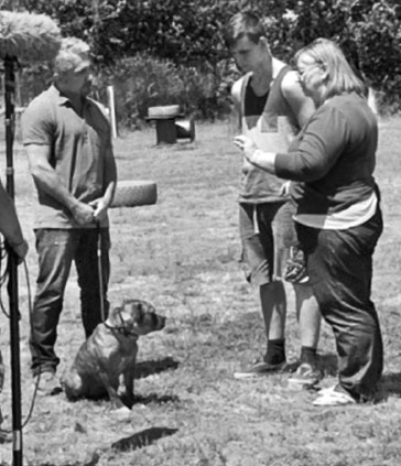 Иллюстрация к книге — «Вожак стаи». Полное руководство по дрессировке и воспитанию собак [i_042.jpg]