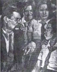 Иллюстрация к книге — Доносчик 001, или Вознесение Павлика Морозова [_033.jpg]