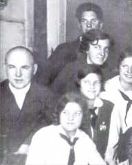 Иллюстрация к книге — Доносчик 001, или Вознесение Павлика Морозова [_037.jpg]